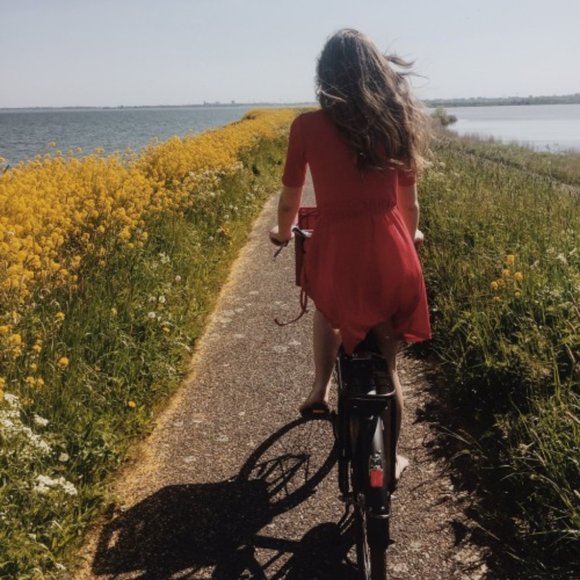 Meet your posher, Dana - Picture 1 of 1